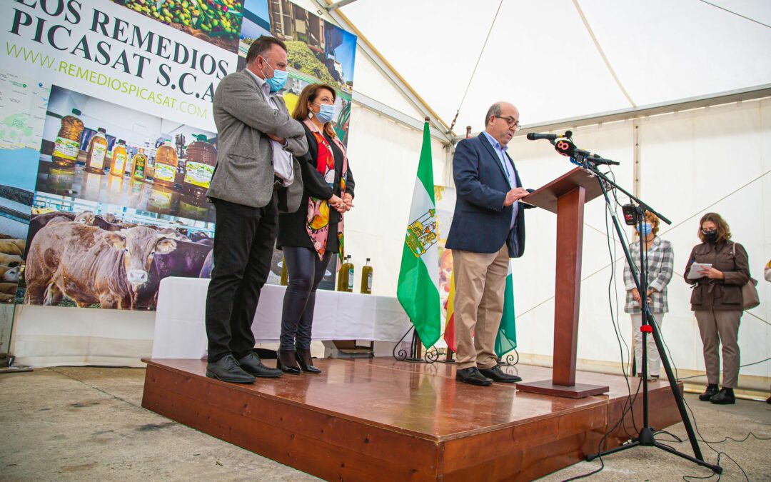 Carmen Crespo amadrina la campaña olivarera de la Cooperativa Los Remedios-Picasat